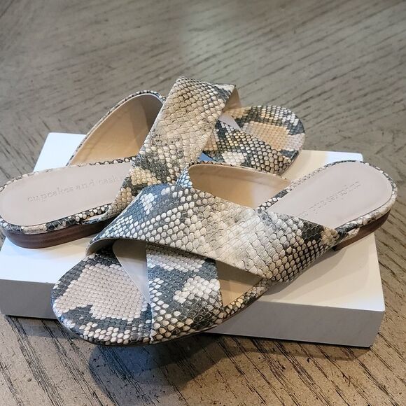 Cupcakes and Cashmere Revolve size 7 leather slipper sandals NWOT - Picture 6 of 7